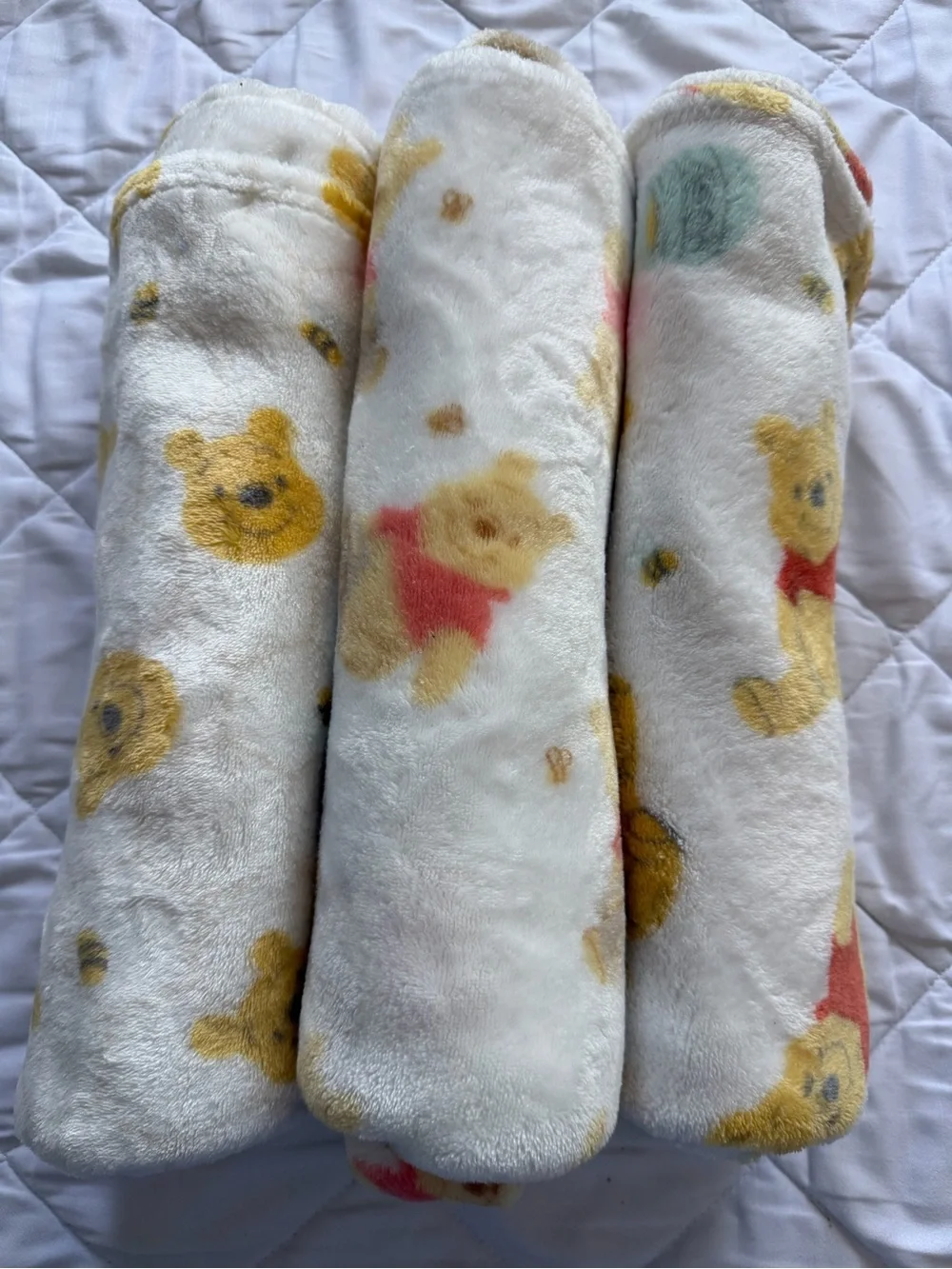 Plush White Teddy Bear Print Baby Blanket - Soft Nursery Throw Winnie the Pooh